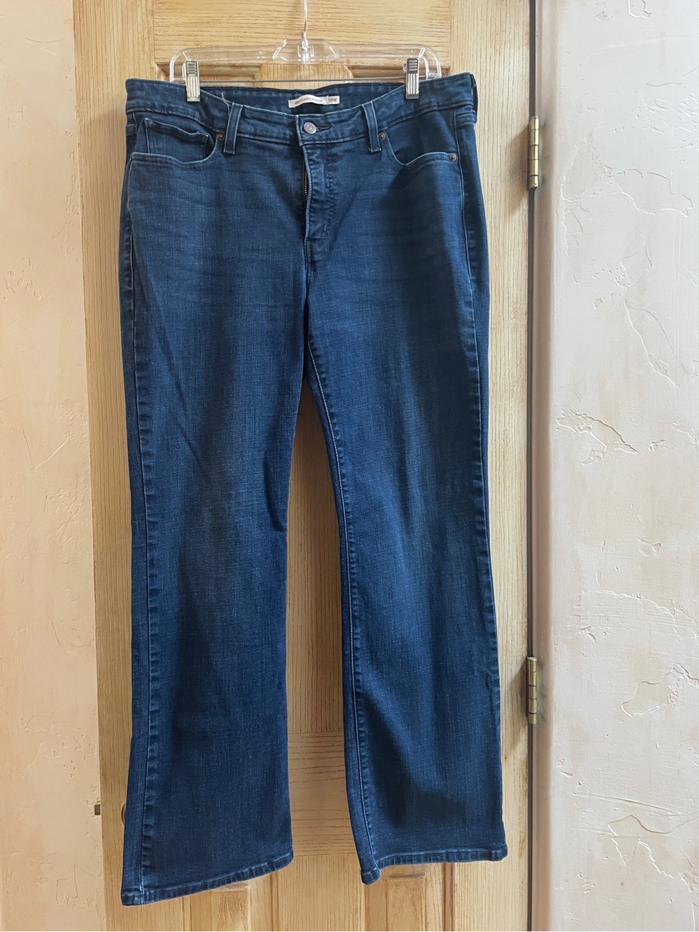 Levi’s 415 relaxed bootcut jeans